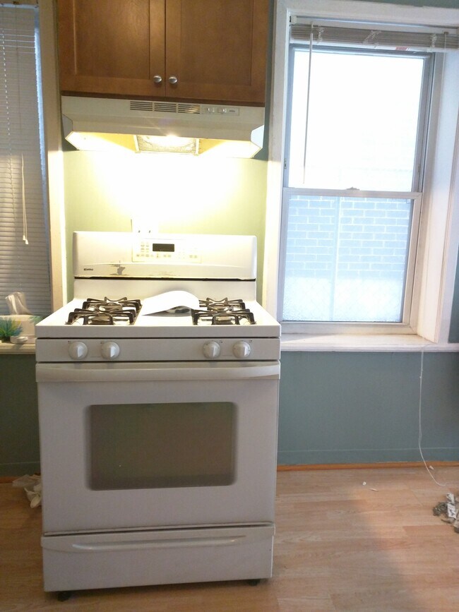 Building Photo - 1237 W 31st Pl