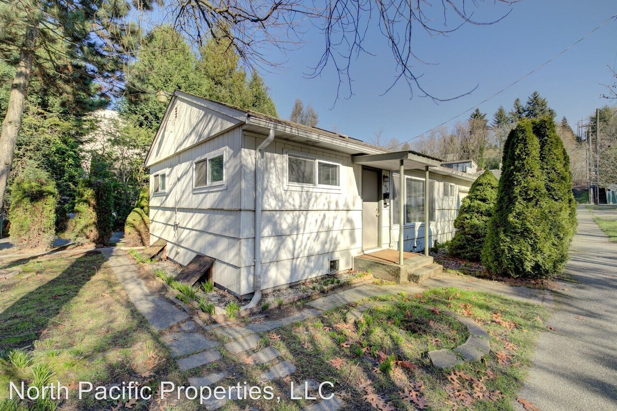 Primary Photo - 2 br, 1 bath House - 2414 SW Genesee St