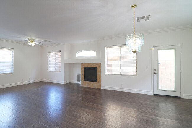 Foto del edificio - 8526 Nature Scene Dr