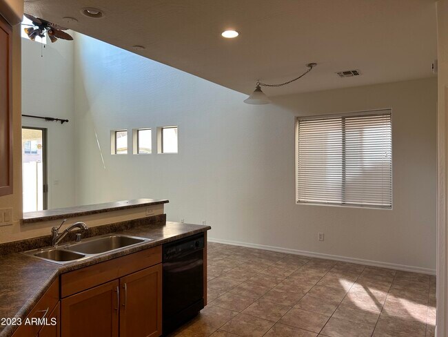 Building Photo - 4403 W Powell Dr