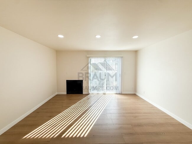 Building Photo - 14249 Friar St