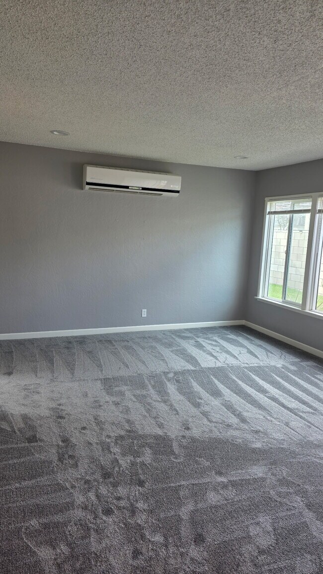 Foto del edificio - 17030 Woodruff Ave