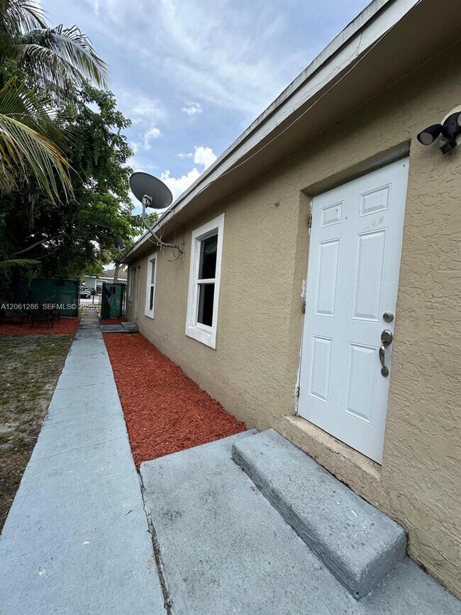 Foto del edificio - 728 SW 6th St