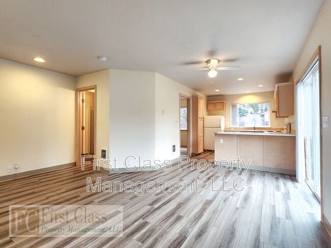 Building Photo - 14028 SE ARISTA Dr