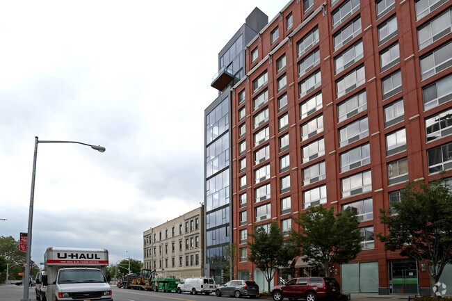Building Photo - 559 W 23rd St