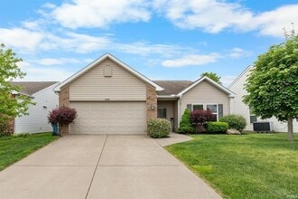 Building Photo - 3BR + Den + Biggest Fenced Yard in Neighborhood