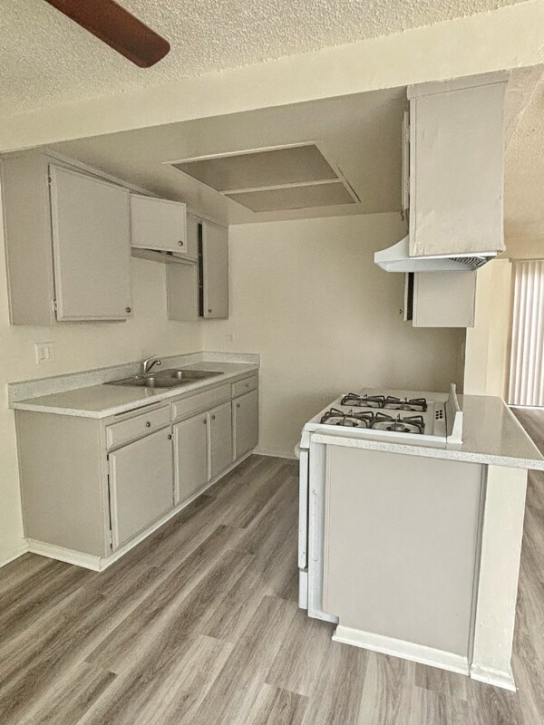 Foto del edificio - 216 Cypress Ave