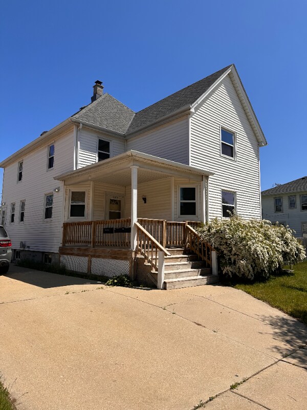 1312 Yout St Unit lower, Racine, WI 53402 Room for Rent in Racine, WI