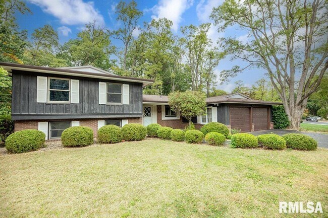 Foto del edificio - 9019 N Locust Ln