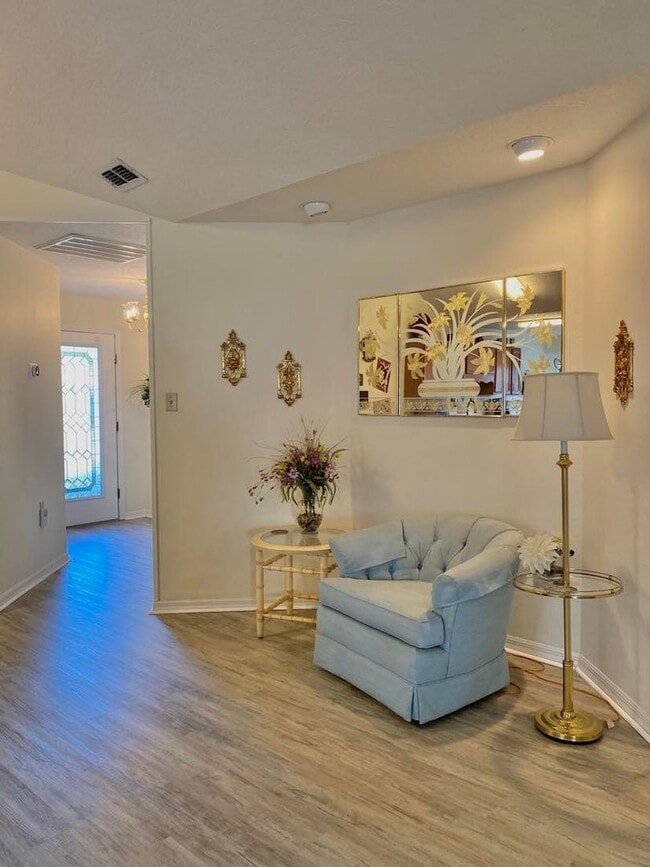 Building Photo - Beautiful, Furnished 2/2 Home For Rent in ...