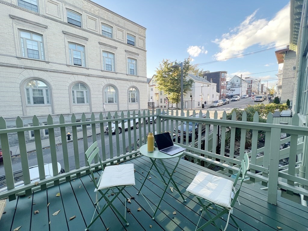 Primary Photo - 124 Marion St
