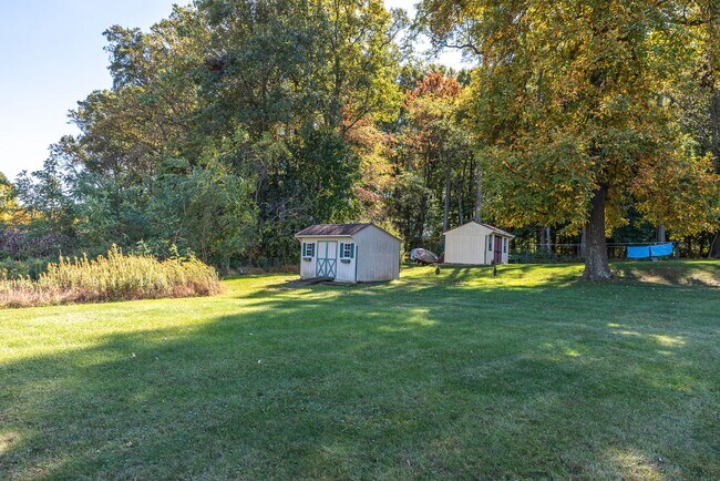 Foto del edificio - **Charming Colonial in Picturesque Lower Milford Township**