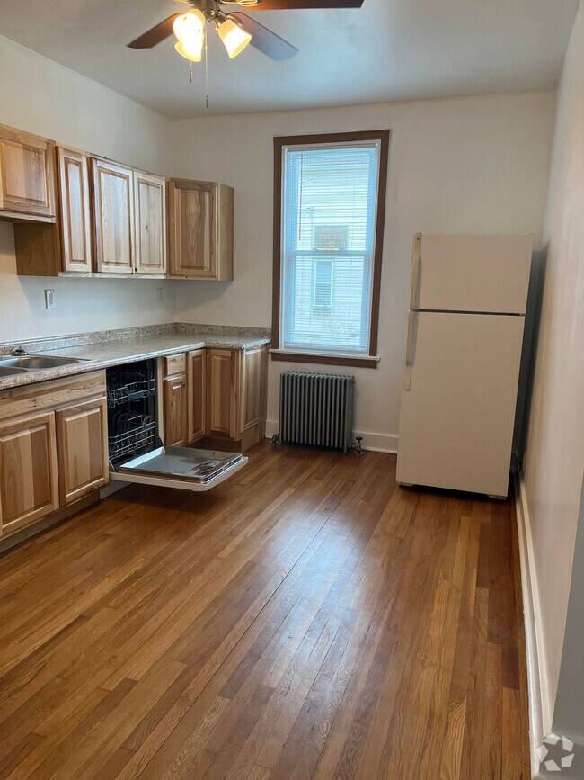 East Carnegie Apartments for Rent with Hardwood Floors Carnegie, PA