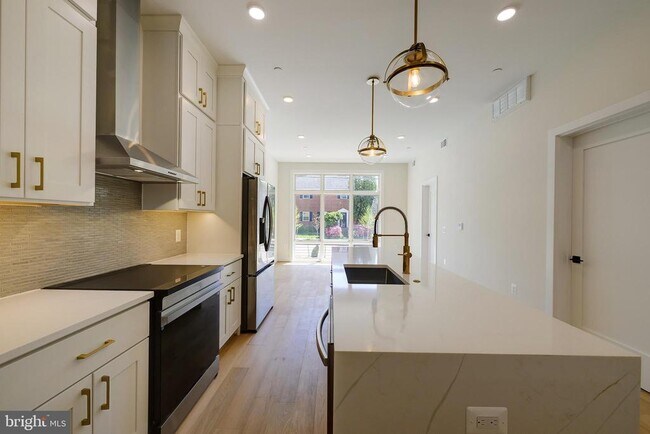 Foto del edificio - 4347 Harrison St NW