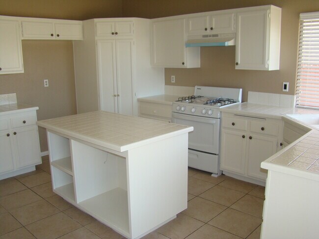 Foto del edificio - GREAT 5 BEDROOM HOUSE OFF LA MESA!