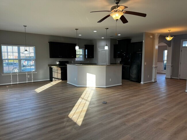 Building Photo - 220 Standing Pine Cir