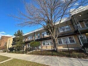 Building Photo - 3157 N Leclaire Ave