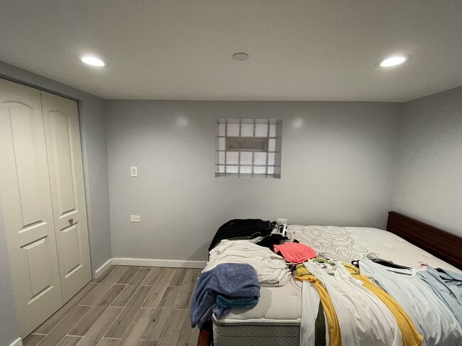 Bed room - 2254 S Albany Ave