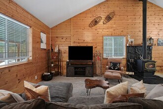 Building Photo - 16051 Amber Ln