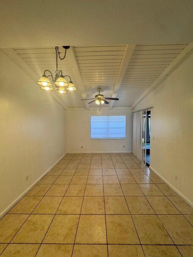 Building Photo - 459 Glenwood Dr