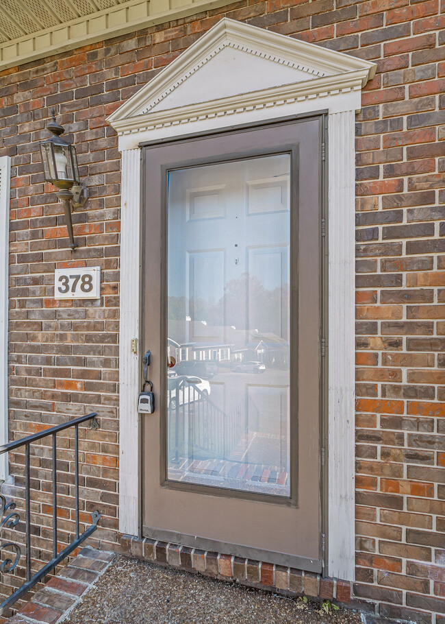 Foto del edificio - 378 Hermitage Ave