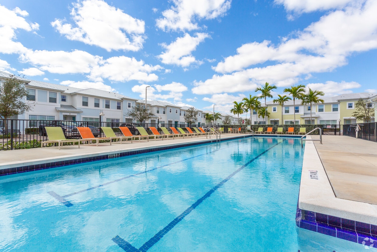 Primary Photo - Green Turtle Club - Townhomes