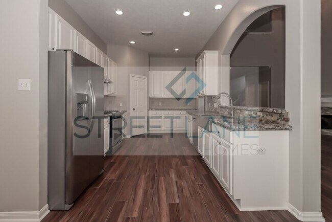 Building Photo - REDUCED!