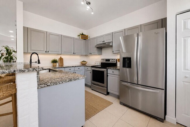 Building Photo - 12999 SW 132nd Terrace