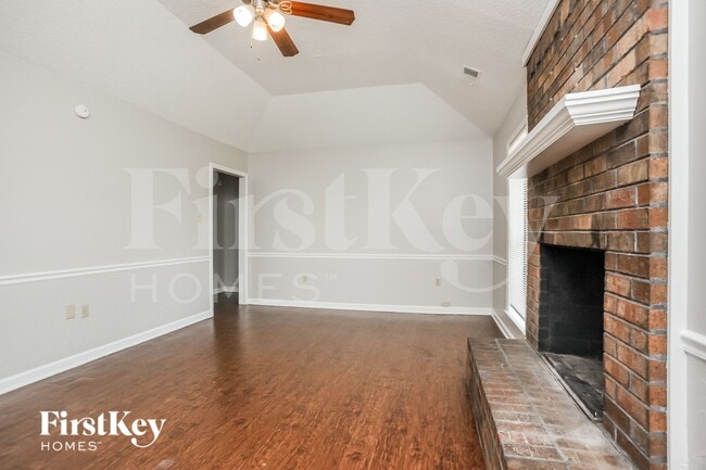 Foto del edificio - 4834 Walden Glen St