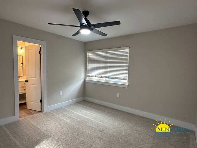 Building Photo - Fully Renovated Cul-de-sac Corner Lot Home in Fort Walton Beach!