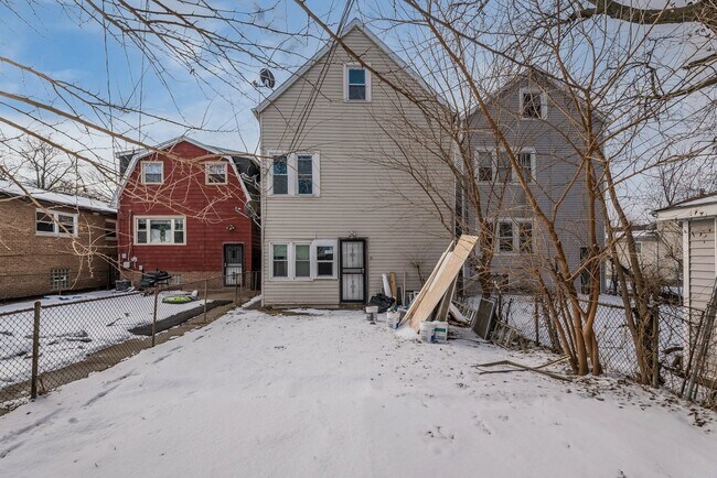 Photo - 8329 S Kingston Ave (Chicago, IL) Apartment
