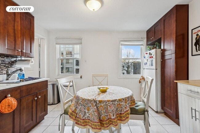 Building Photo - 186 12th St