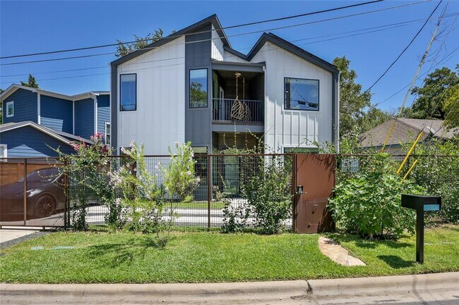 Building Photo - 1187 Oak Grove Ave