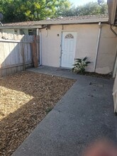 Building Photo - 833 W 4th Ave