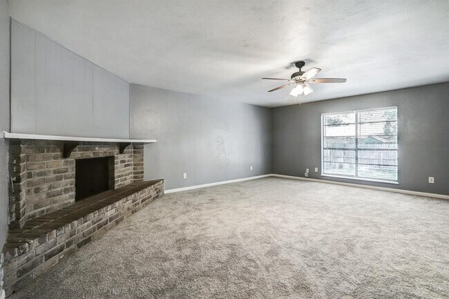 Building Photo - 14107 Pinewest Dr