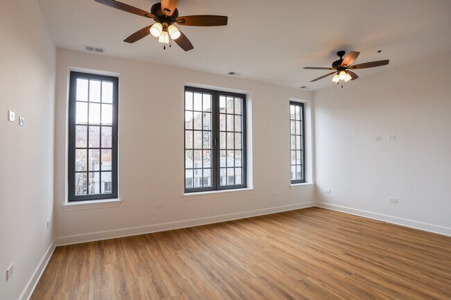 Building Photo - 3160 N Broadway