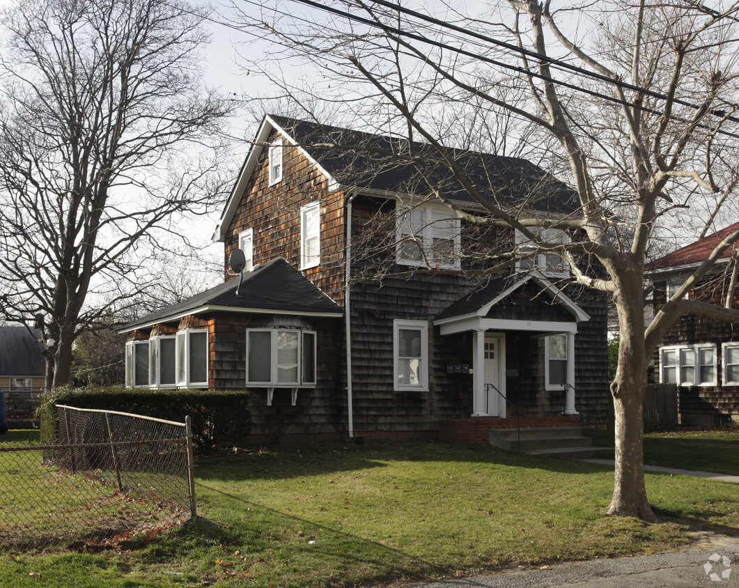 Building Photo - 12 Burnett Ave