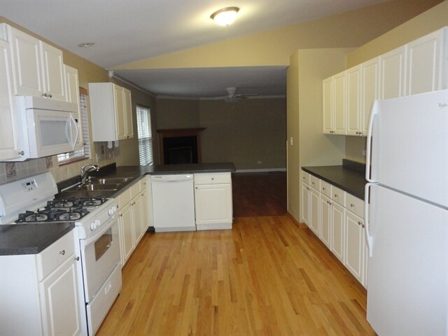 Foto del edificio - 4312 E Lake Shore Dr