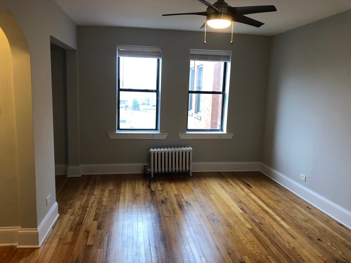 Primary Photo - 3149 N Springfield Ave