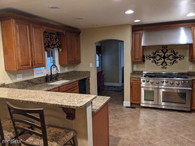 Foto del edificio - 4 br, 2.5 bath House - 557 Rebel Road