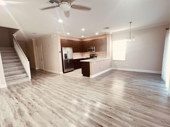 Building Photo - 1792 Via Sofia