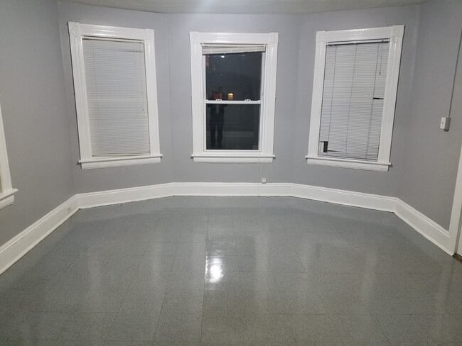 Building Photo - 451 Poplar St
