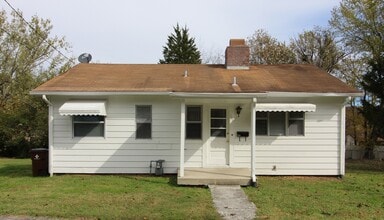 Building Photo - 105 Thornton Rd