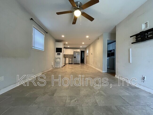 Foto del edificio - 6409 Cabot Ave