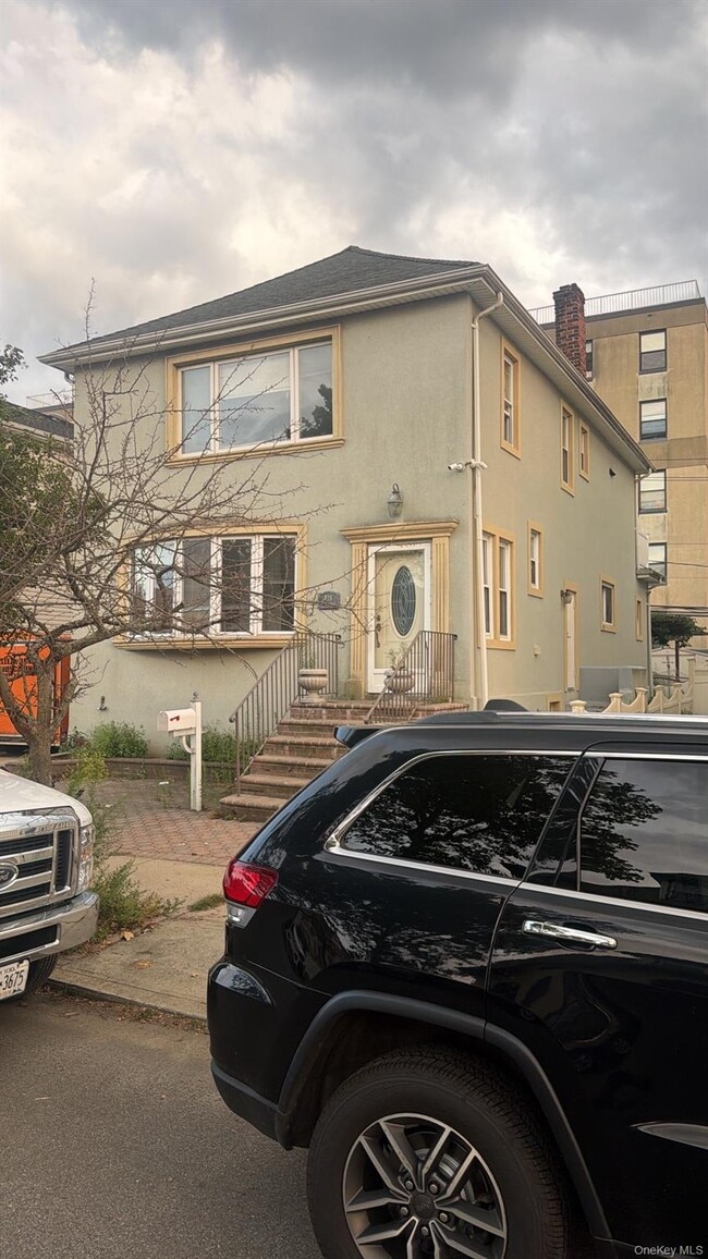 Building Photo - 228 W Chester St