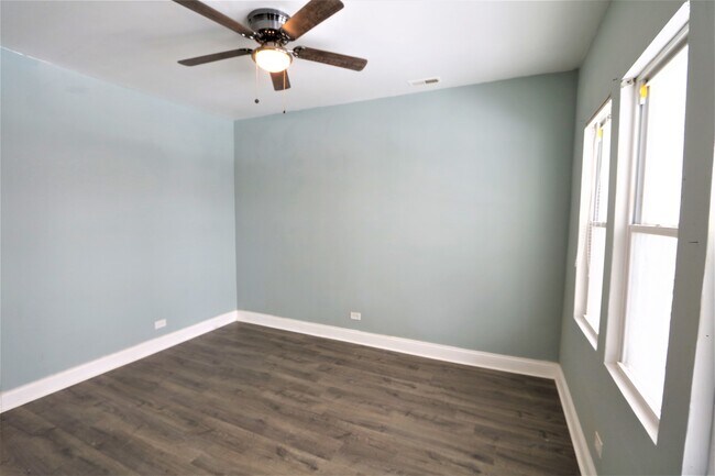 Foto del edificio - 8629 S Colfax Ave