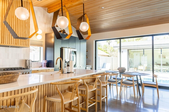 Foto del edificio - 68 W Lewis Ave