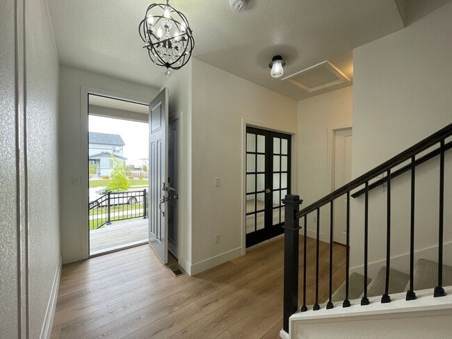 Building Photo - Stunning and spacious 4.5 bedroom, 3 bathroom home located in Morgan Hill
