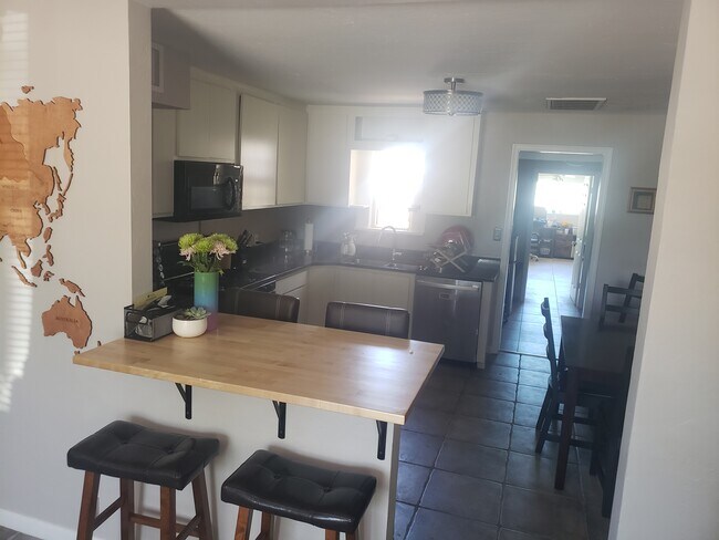 Foto del edificio - 330 W Hazelwood St