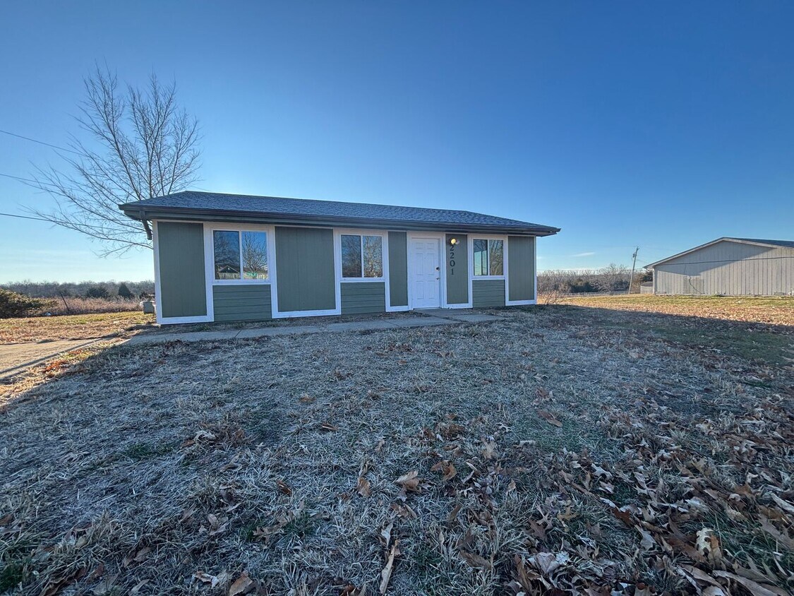 Foto principal - Charming 3 bed 1 bath house!